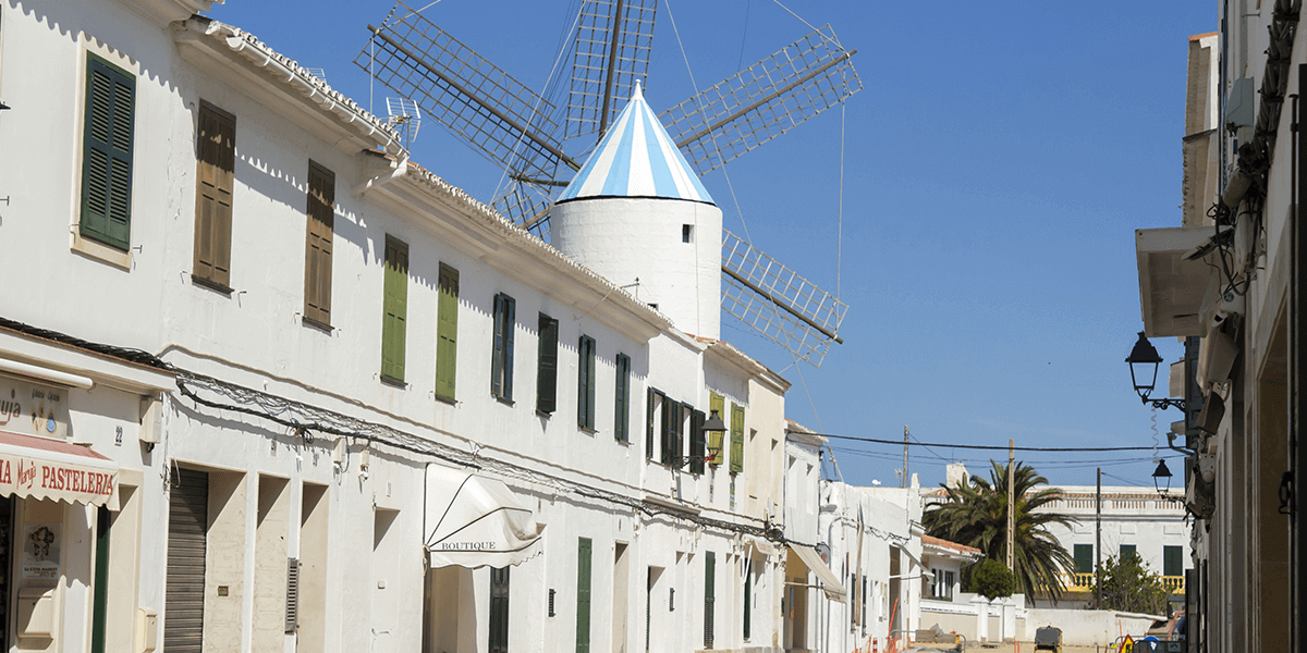 Sant Lluis es un destino fundamental en tu road trip por Menorca