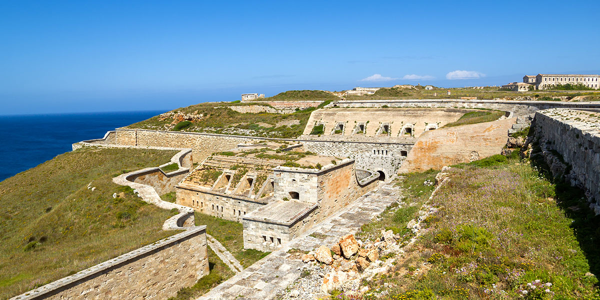 La Fortaleza de Isabel II en Menorca es el extremo más oriental de España