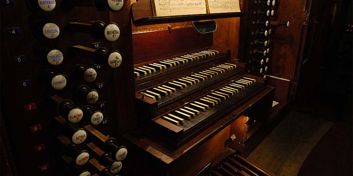 Este monumental órgano construido en 1809 funciona gracias a sus 4 teclados y más de 3.000 tubos