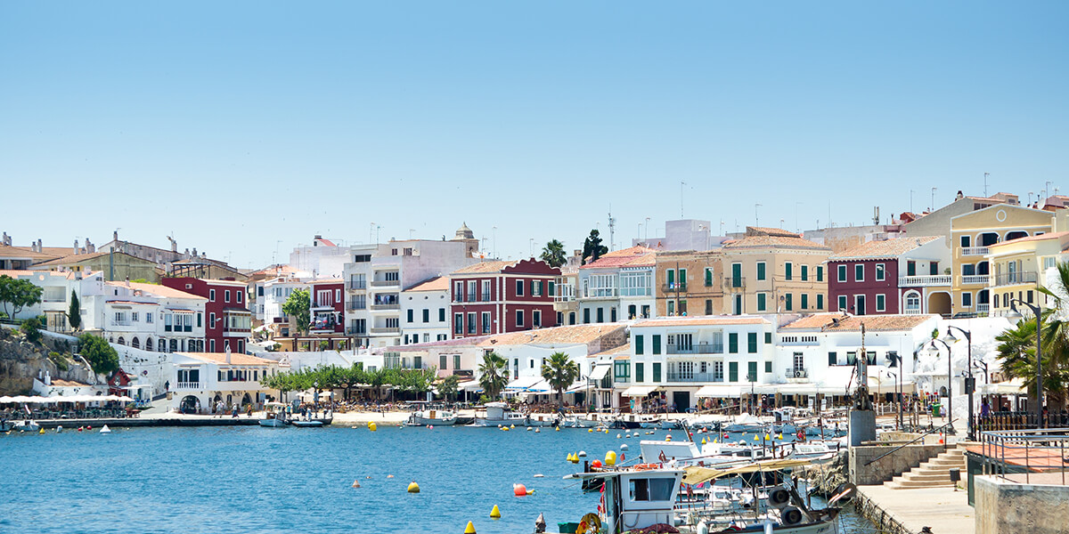Puerto de Mahón en Menorca. 7 faros de Menorca